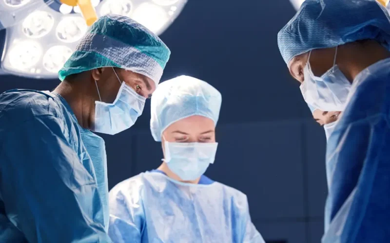 Qual é a cirurgia minimamente invasiva para joanete