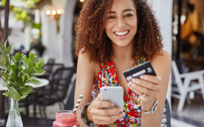 Cartão alimentação vai além do almoço e ganha novos usos no dia a dia do trabalhador